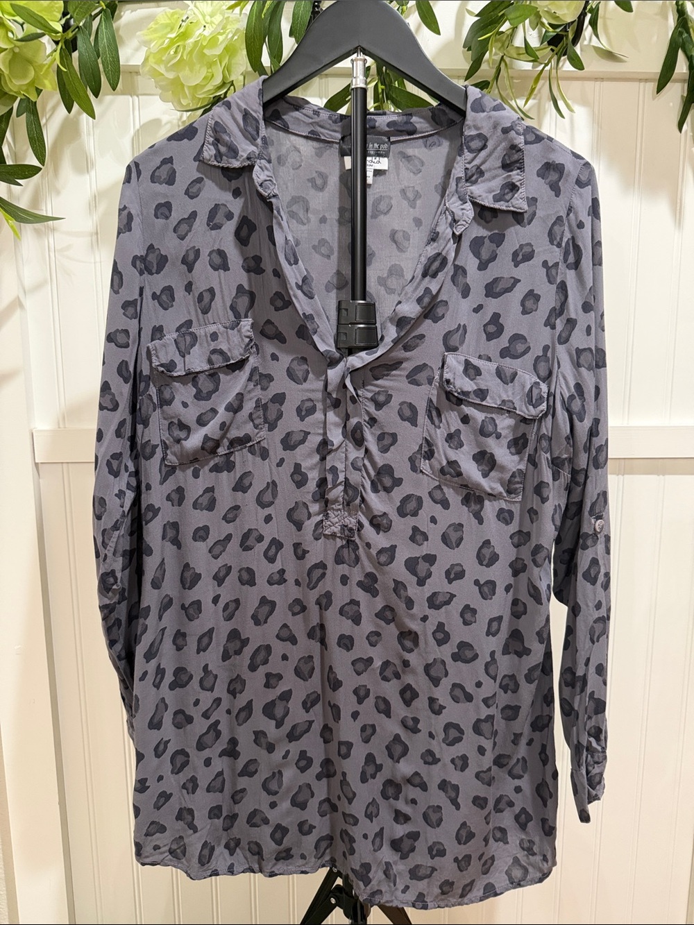#936 SPLENDID for A PEA IN THE POD Gray Leopard Print Long-Sleeve Blouse